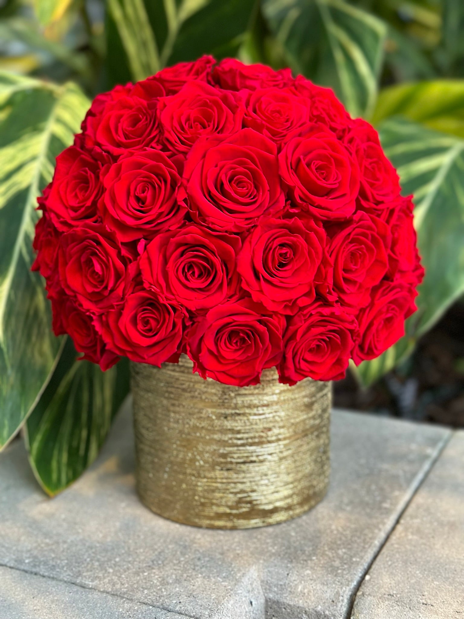 Golden Dome Vase - Long Lasting Roses